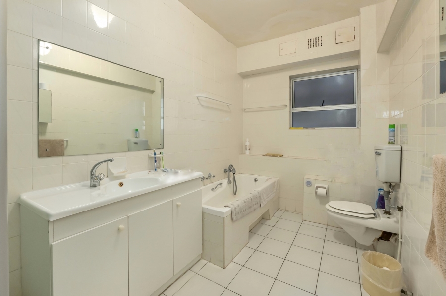 3 Bedroom Property for Sale in Sea Point Western Cape